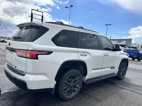 Used 2025 Toyota Sequoia Platinum AWD/4WD image 4