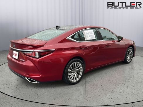 Certified 2022 Lexus ES 350 Ultra Luxury w/ Accessory Package 2 image 5