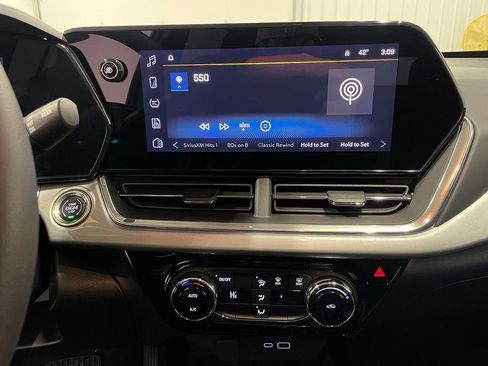 Used 2024 Chevrolet Trax LT image 28