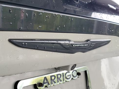 Used 2020 Chrysler Pacifica Touring-L Plus FWD image 6