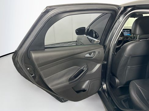 Used 2015 Ford Focus Titanium FWD image 25