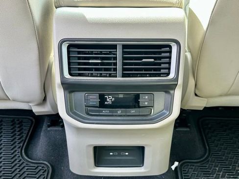Used 2024 Volkswagen Atlas SE image 17