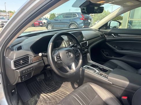 Used 2022 Honda Accord Touring image 11