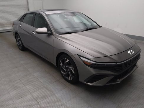 Used 2025 Hyundai Elantra SEL FWD image 13
