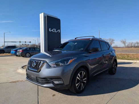Used 2020 Nissan Kicks SR w/ SR Premium Package FWD image 1