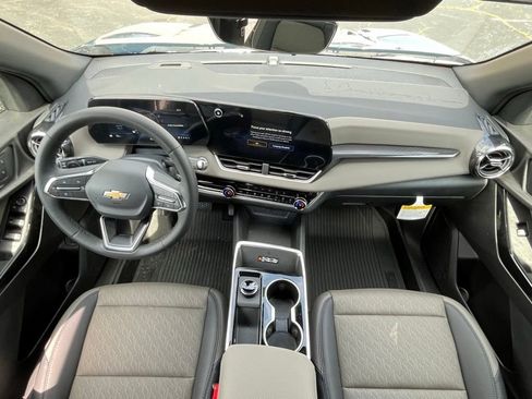 New 2026 Chevrolet Equinox LT w/ Convenience Package II FWD image 9