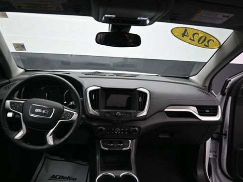Used 2024 GMC Terrain SLE w/ Driver Convenience Package image 18