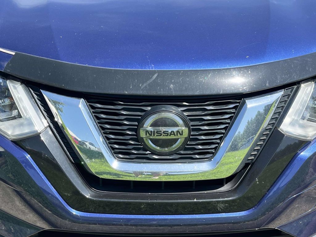 Used 2019 Nissan Rogue SV w/ Premium Package AWD/4WD image 5