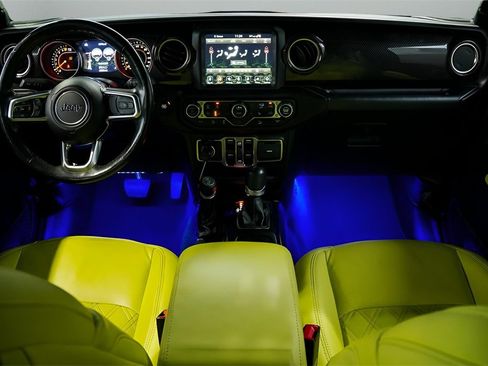 Used 2019 Jeep Wrangler Unlimited Sahara image 29