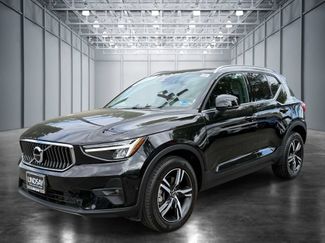 Used 2023 Volvo XC40 B5 Plus w/ Climate Package AWD/4WD video 1