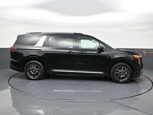 Used 2025 Kia Carnival SX image 6