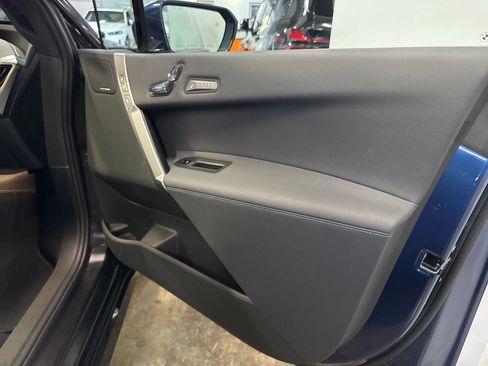 Used 2025 BMW iX xDrive50 w/ Premium Package image 30
