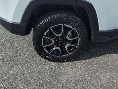 Used 2025 Jeep Compass Trailhawk AWD/4WD image 7