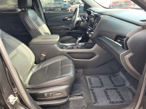 Used 2022 Chevrolet Traverse RS image 18