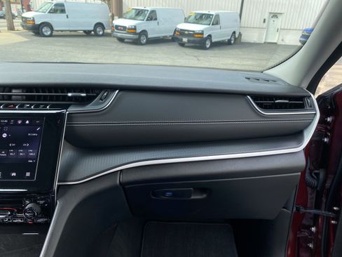 Used 2023 Jeep Grand Cherokee Laredo image 80