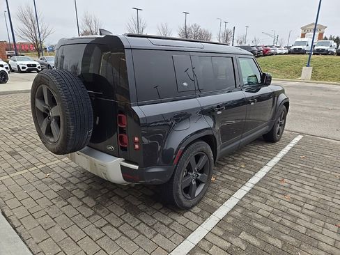 Used 2023 Land Rover Defender 110 S image 5