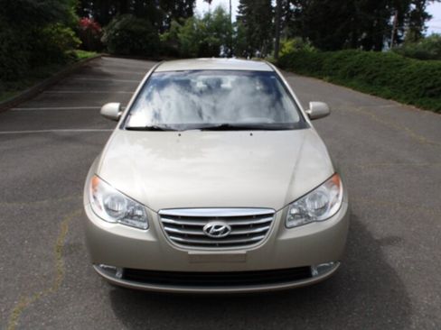 Used 2010 Hyundai Elantra GLS FWD image 9