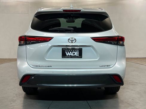 Used 2022 Toyota Highlander Limited FWD image 5