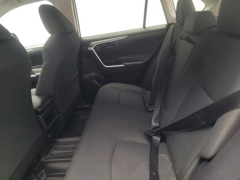 Used 2019 Toyota RAV4 LE FWD image 18