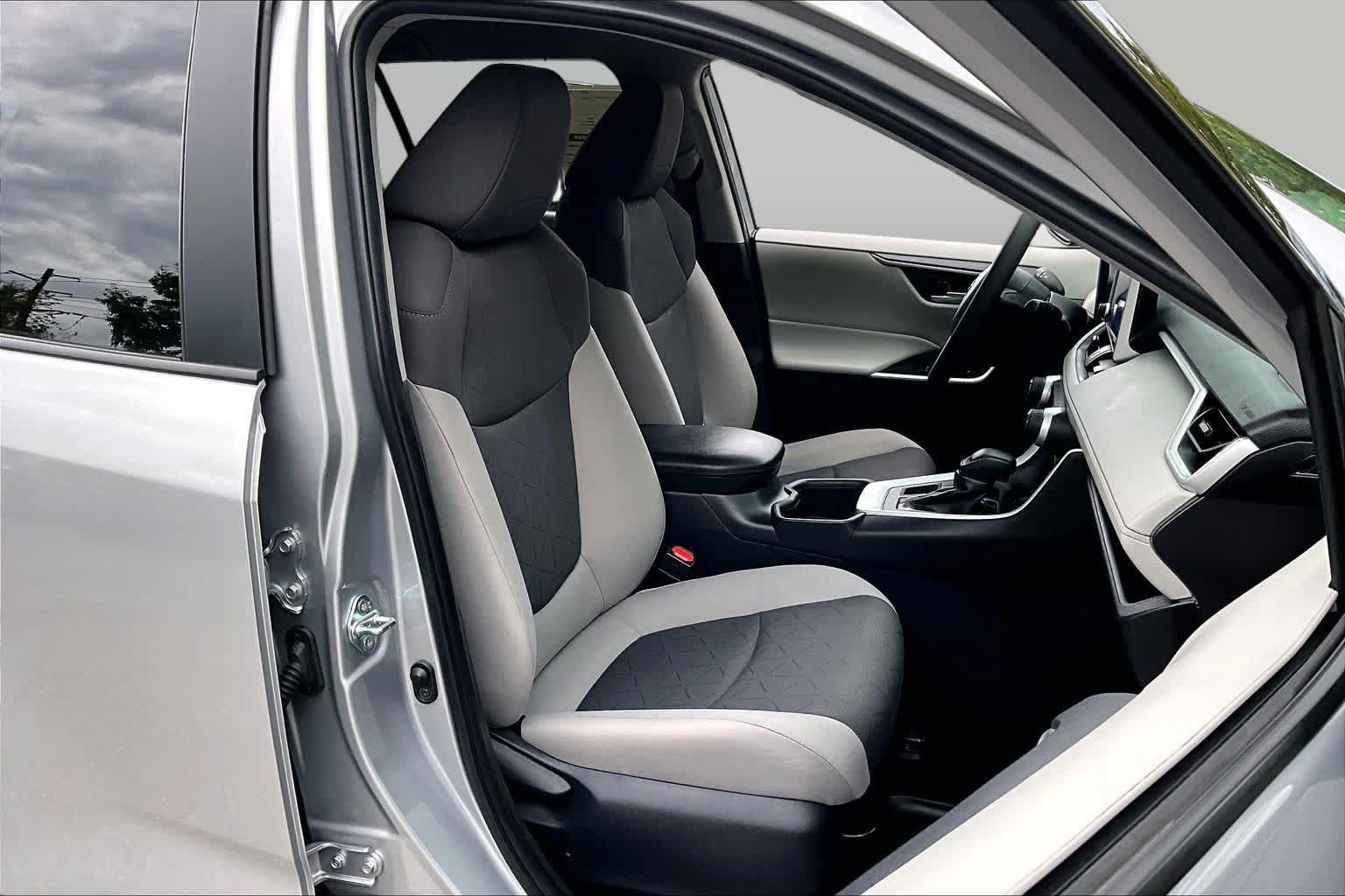 Certified 2025 Toyota RAV4 XLE AWD/4WD image 8