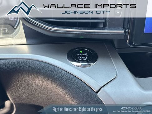 Used 2020 Ford Explorer XLT w/ Equipment Group 202A AWD/4WD image 21