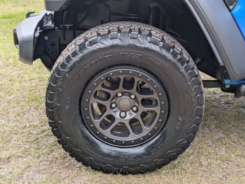 Used 2022 Jeep Wrangler Unlimited Sport w/ Xtreme Recon 35" Tire Package AWD/4WD image 11