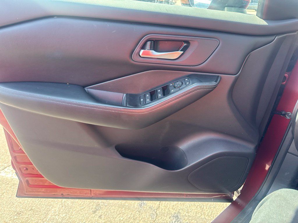 Used 2024 Nissan Rogue SV FWD image 22