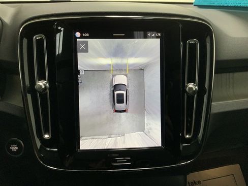 Used 2024 Volvo XC40 B5 Plus AWD/4WD image 34