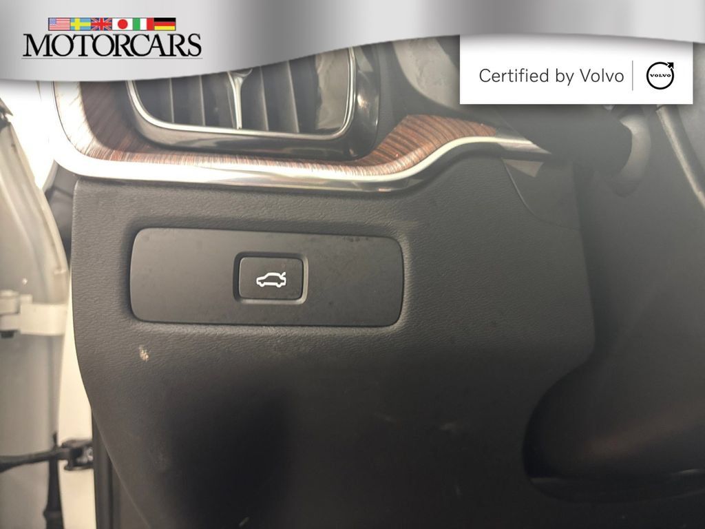 Certified 2023 Volvo XC60 B5 Plus w/ Protection Package Premier AWD/4WD image 27