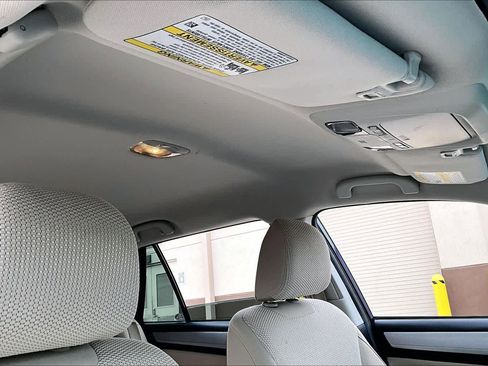 Used 2017 Subaru Outback 2.5i Premium image 13