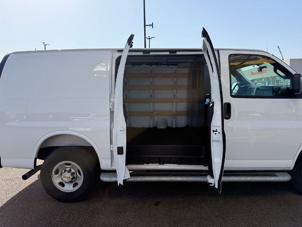 Used 2025 Chevrolet Express 2500 w/ Driver Convenience Package RWD image 6