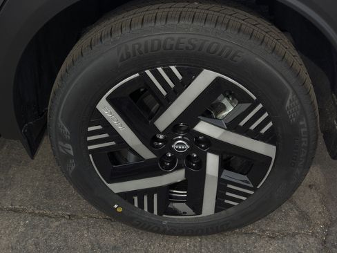 New 2026 Nissan Kicks SV image 7