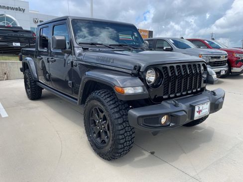 Used 2023 Jeep Gladiator Sport AWD/4WD image 3