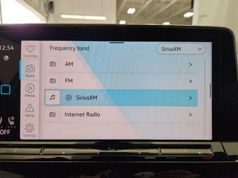 Certified 2025 Volkswagen Atlas Cross Sport SE image 17