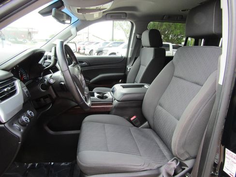 Used 2017 GMC Yukon SLE image 8