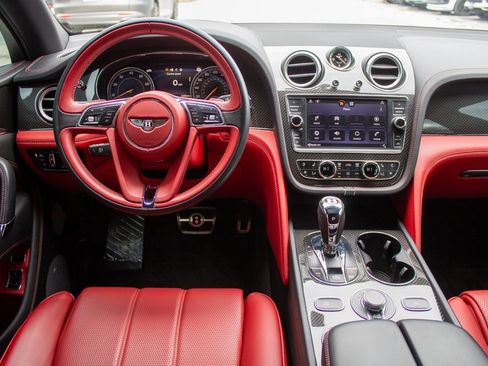 Used 2019 Bentley Bentayga image 13