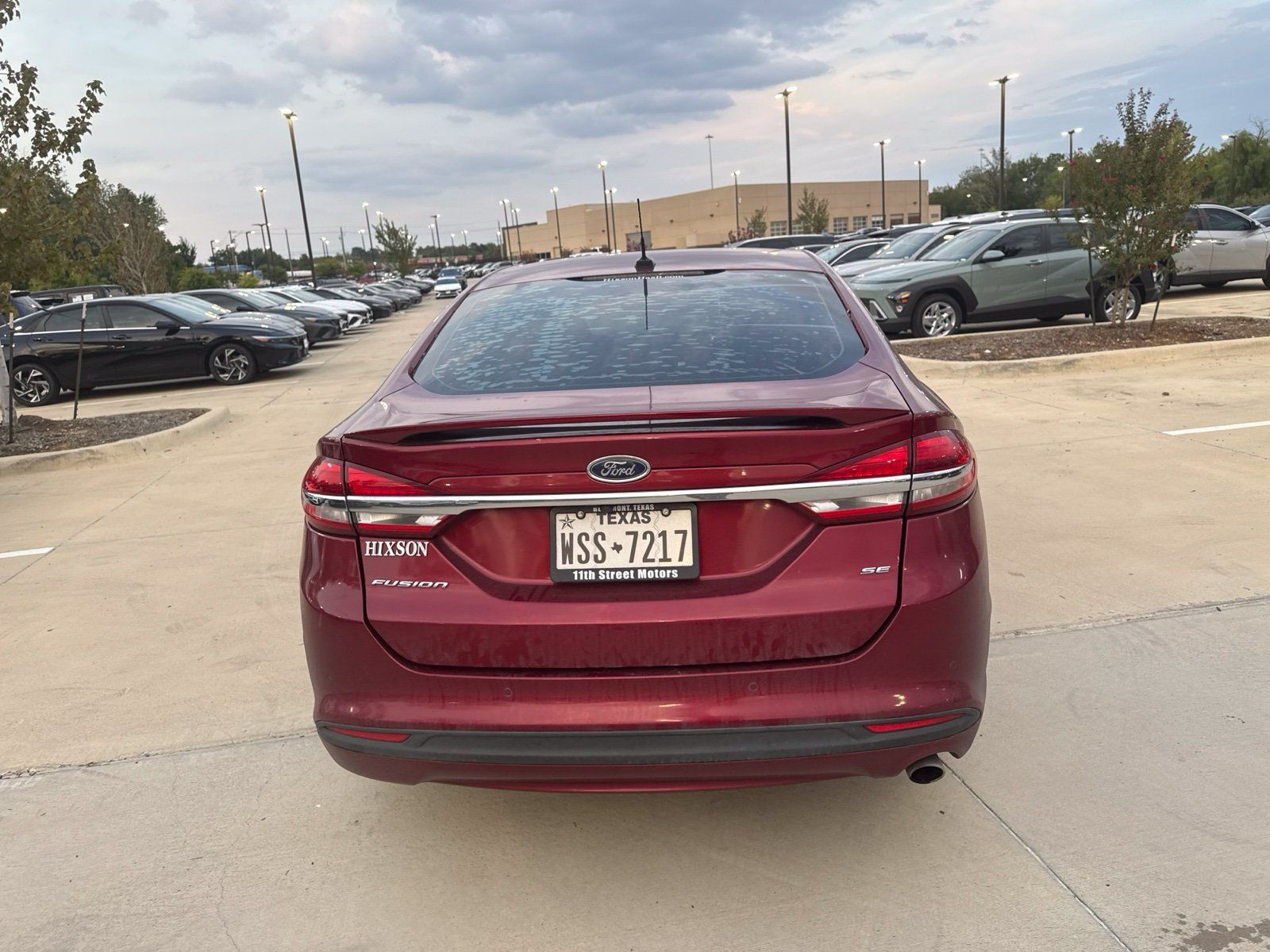 Used 2018 Ford Fusion SE w/ Equipment Group 201A FWD image 4