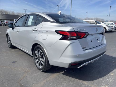 Used 2025 Nissan Versa SV FWD image 3