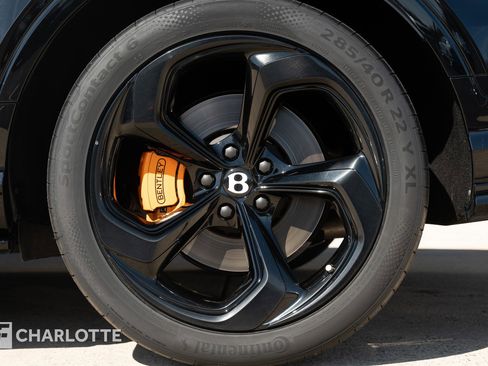 Used 2025 Bentley Bentayga image 11