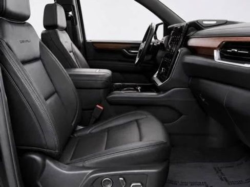 Used 2026 GMC Yukon Denali w/ Sun & Power Step Package AWD/4WD image 18