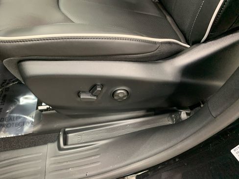 New 2026 Chrysler Pacifica Limited image 18