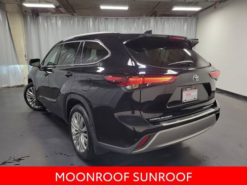 Used 2025 Toyota Highlander Platinum image 6