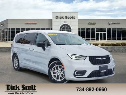 Used 2024 Chrysler Pacifica Touring-L