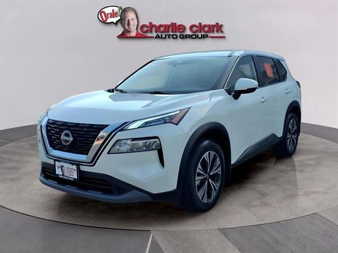 Used 2023 Nissan Rogue SV image 1