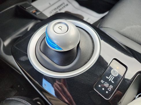 Used 2017 Nissan Leaf SL image 23