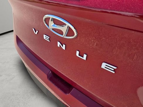 Used 2023 Hyundai Venue Limited FWD image 28