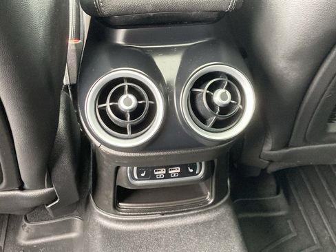 Used 2022 Alfa Romeo Stelvio Veloce image 23