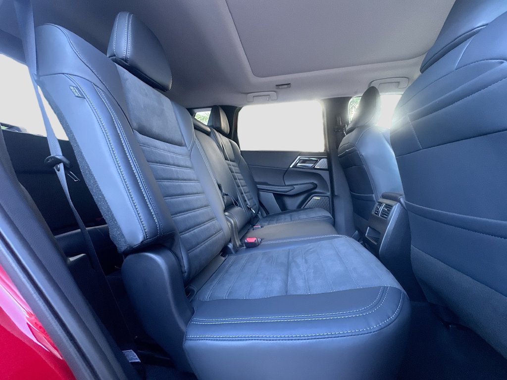 Used 2025 Mitsubishi Outlander SE FWD image 30