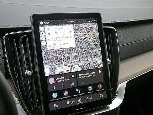 New 2026 Volvo XC90 B6 Plus w/ Protection Package Premier image 15