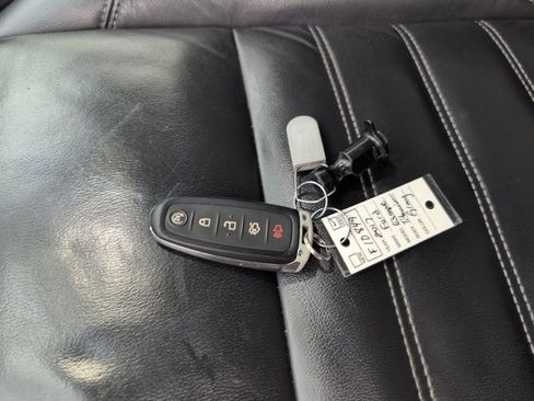 Used 2017 Ford Escape Titanium image 41